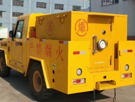 苍梧凯龙爆破器材运输车：保障爆破任务的安全运行